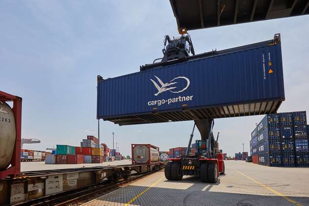 Klimafreundlicher Umschlag von Cargo-Partner Seefrachtcontainern. 