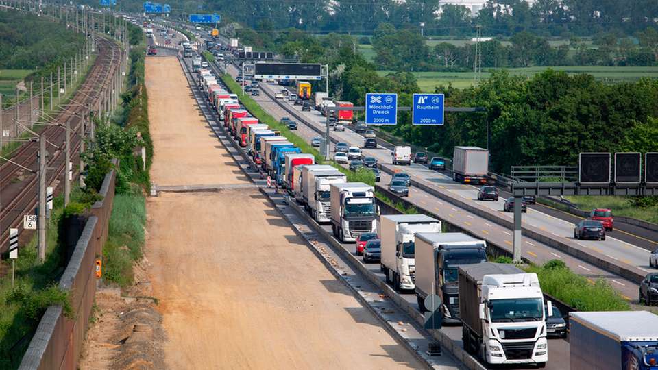 Die nationalen Klimaschutzziele Deutschlands sind nicht zu erreichen, wenn die Investitionen in die Verkehrswende nicht erhöht werden, so der Agora-Ergebnisbericht.