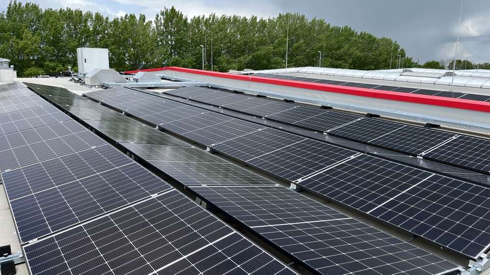 Die Solaranlagen von Ampermo im Einsatz bei DB Schenker Standort Neufahrn bei München 