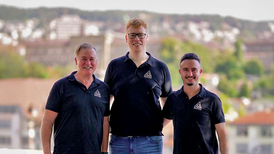 Von links nach rechts: Die Alpha-Gründer Joachim Paech (CAO), Laurin Paech (CIO, Mitte) und Massimo Rossetti (CEO).